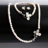  Bộ ngọc trai 5,6 ly trẻ trung, khóa hoa cách điệu 