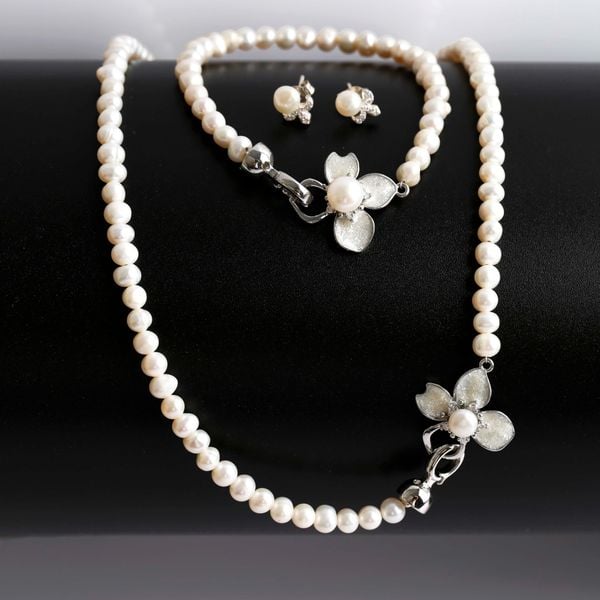  Bộ ngọc trai 5,6 ly trẻ trung, khóa hoa cách điệu 