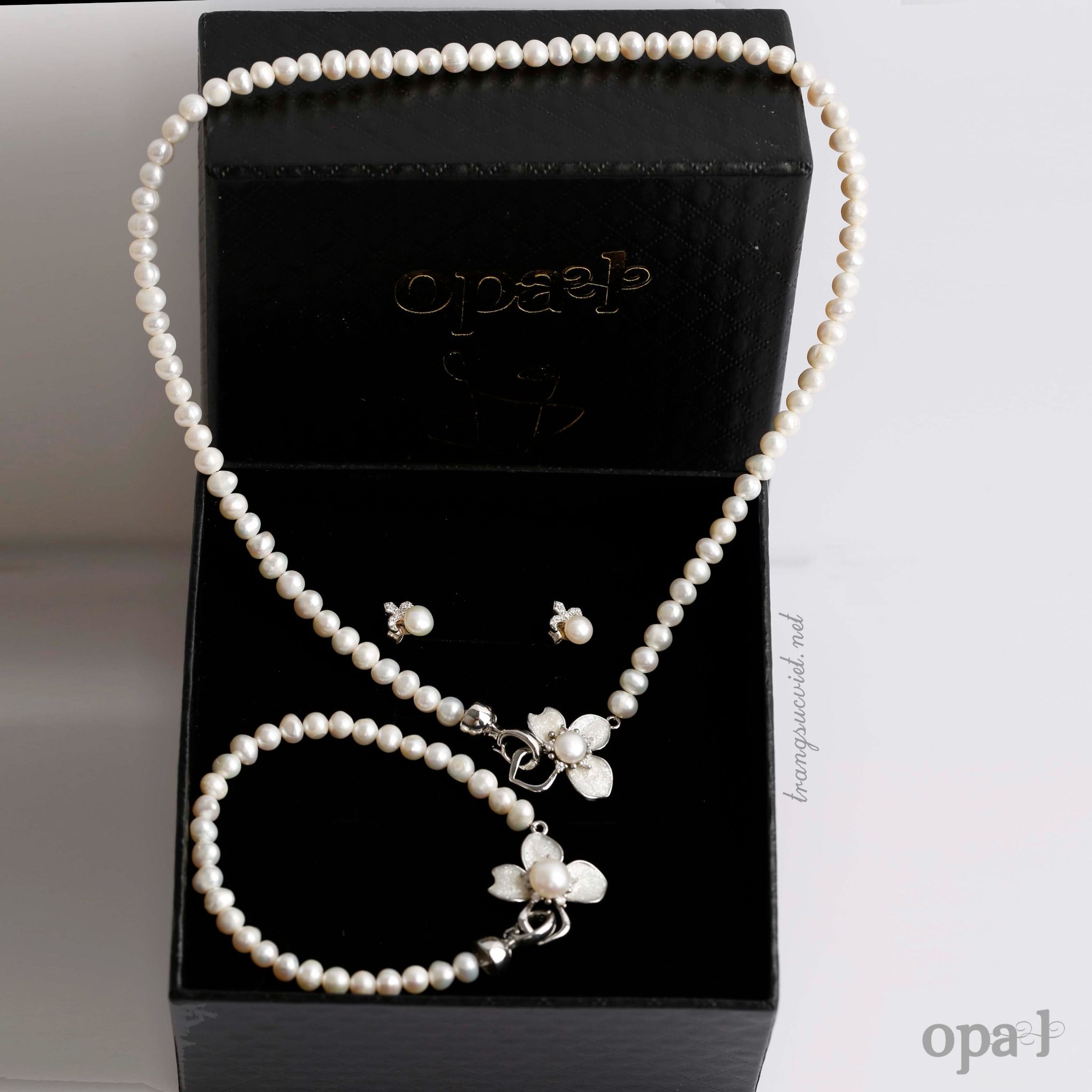  Bộ ngọc trai 5,6 ly trẻ trung, khóa hoa cách điệu 