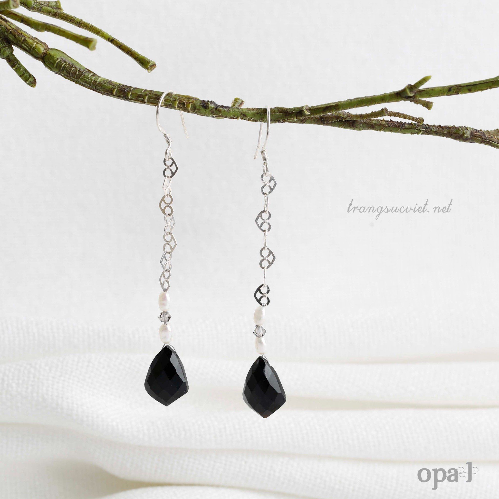  Hoa tai móc bạc đá Onys đen huyền bí 