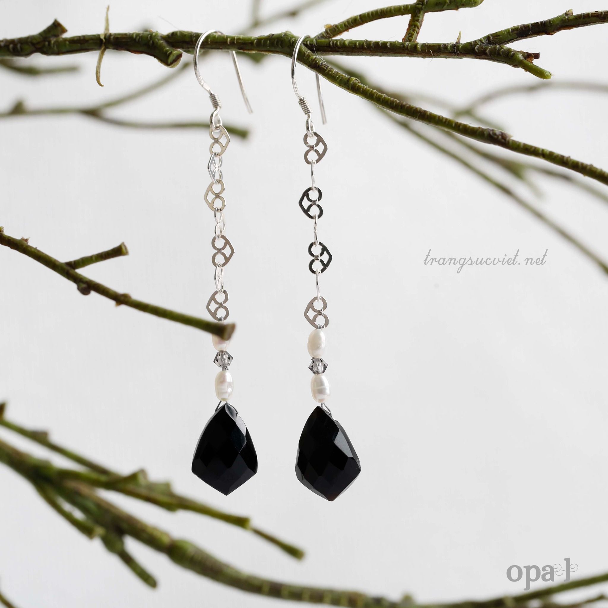  Hoa tai móc bạc đá Onys đen huyền bí 