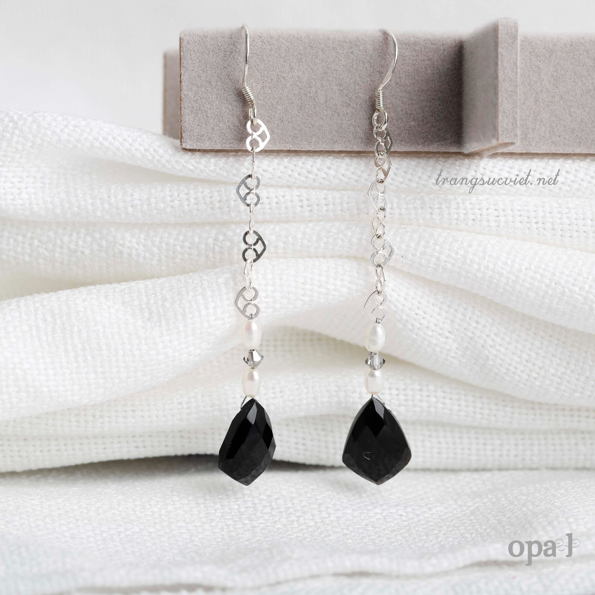  Hoa tai móc bạc đá Onys đen huyền bí 