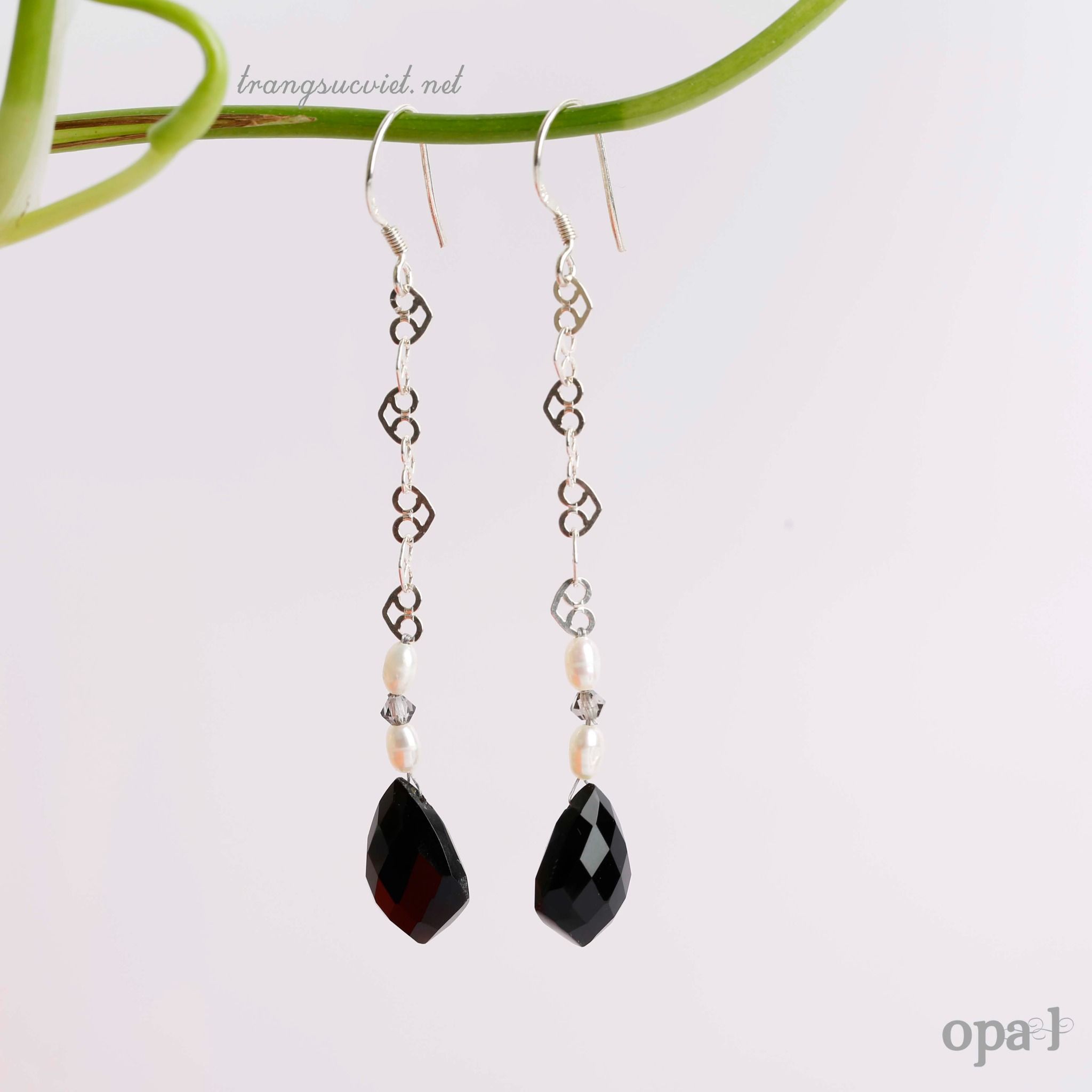  Hoa tai móc bạc đá Onys đen huyền bí 