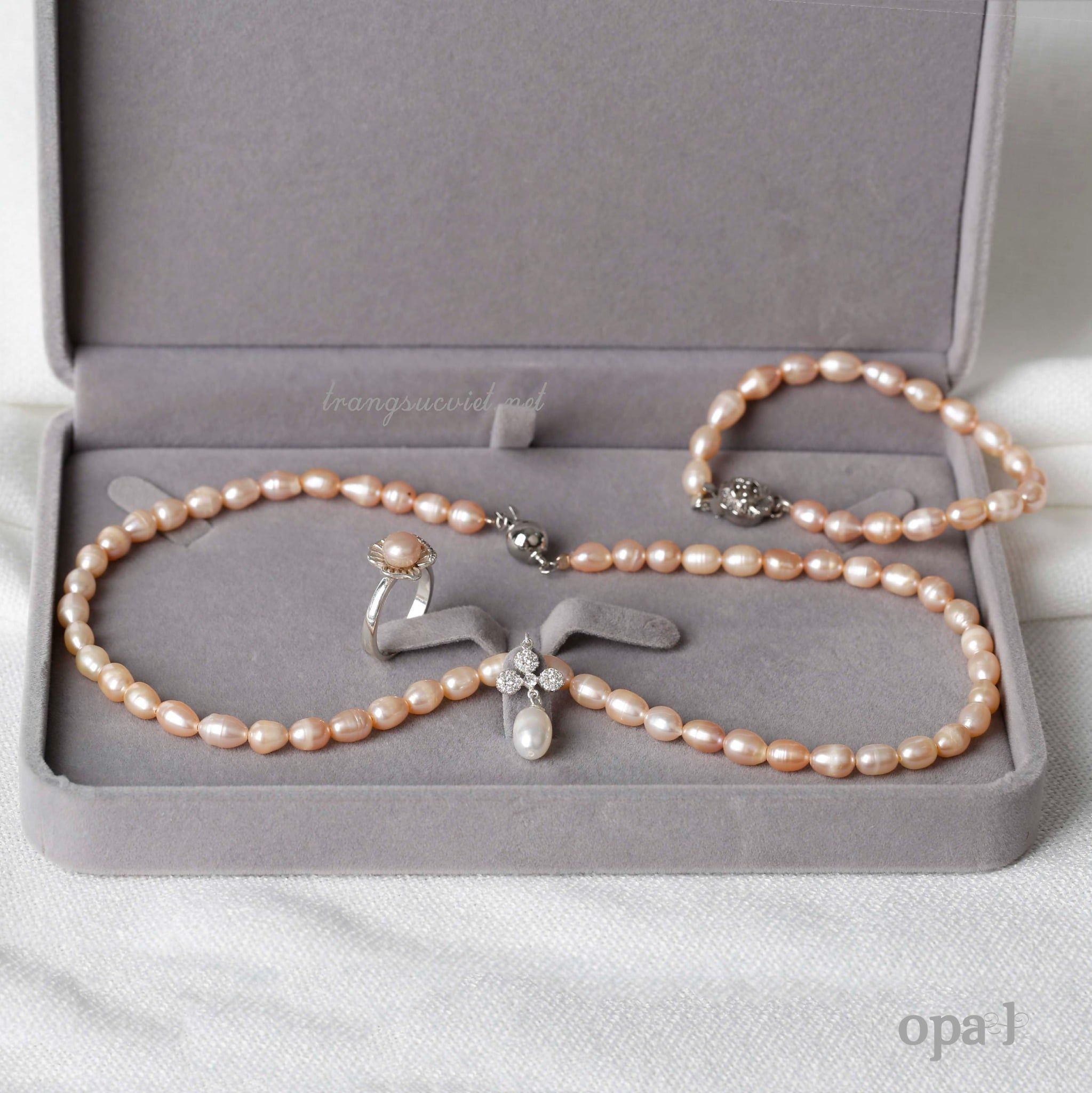  Bộ ngọc trai oval hồng dịu dàng tặng mẹ 