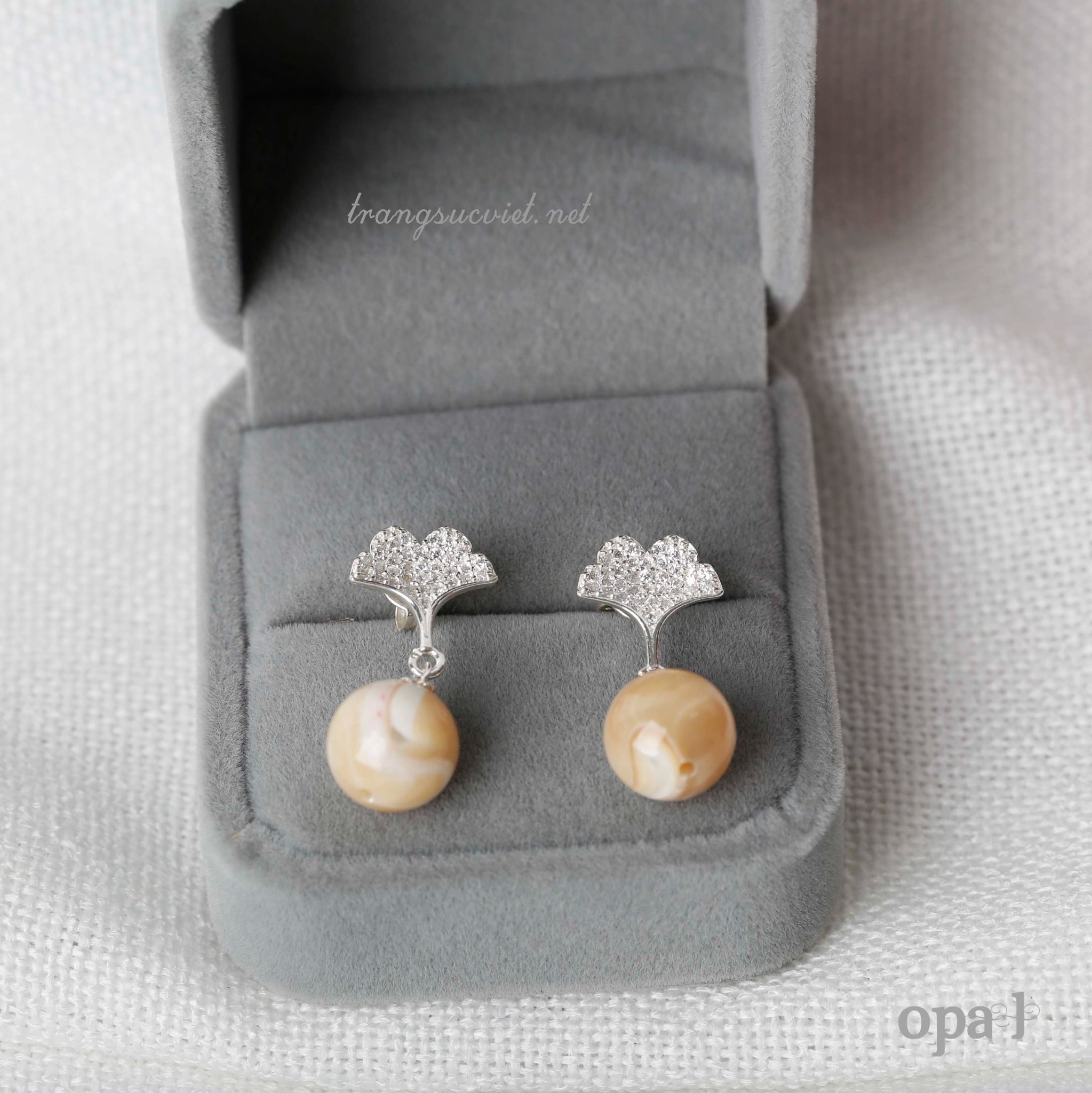  Hoa tai bạc đính đá, vẻ đẹp khác biệt 