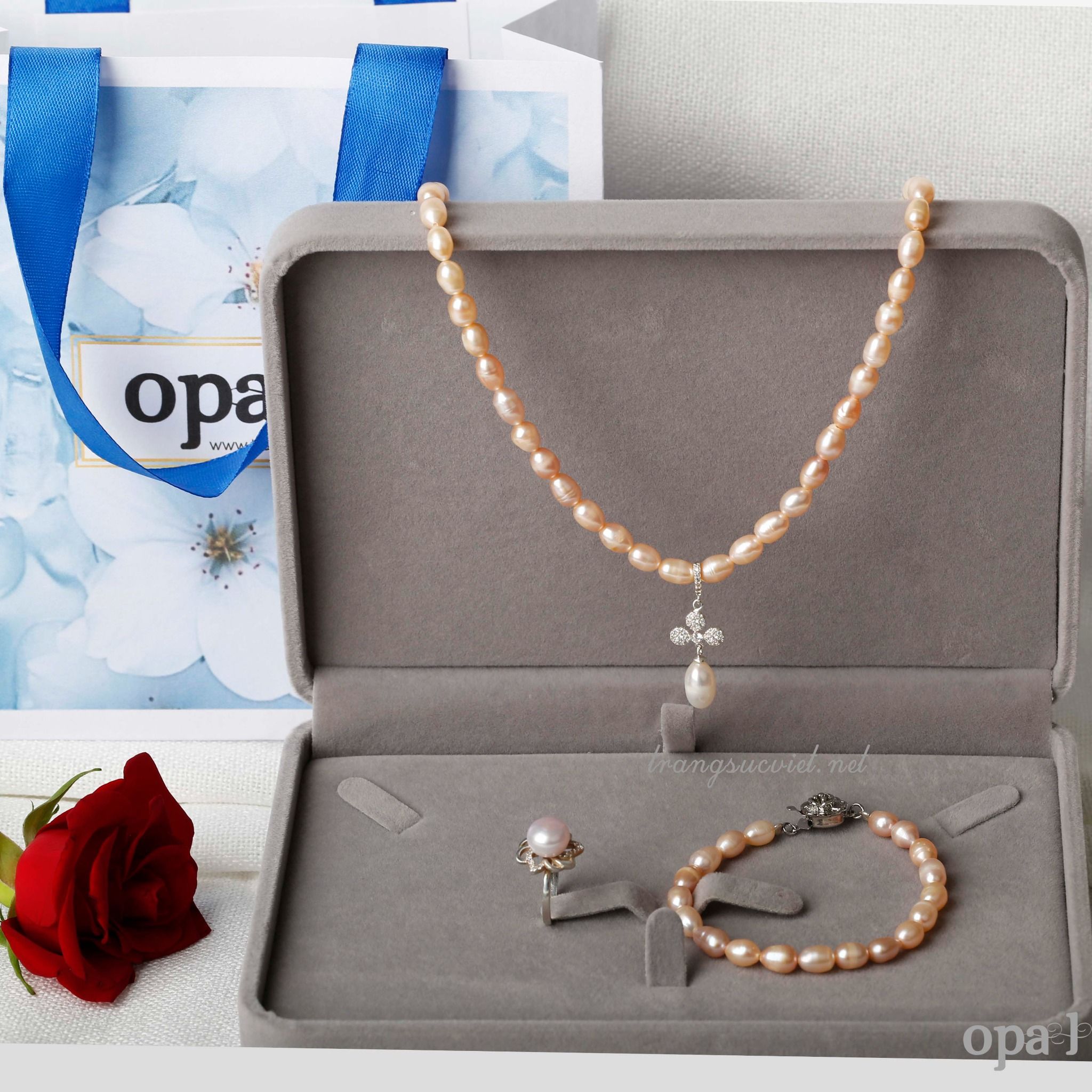  Bộ ngọc trai oval hồng dịu dàng tặng mẹ 