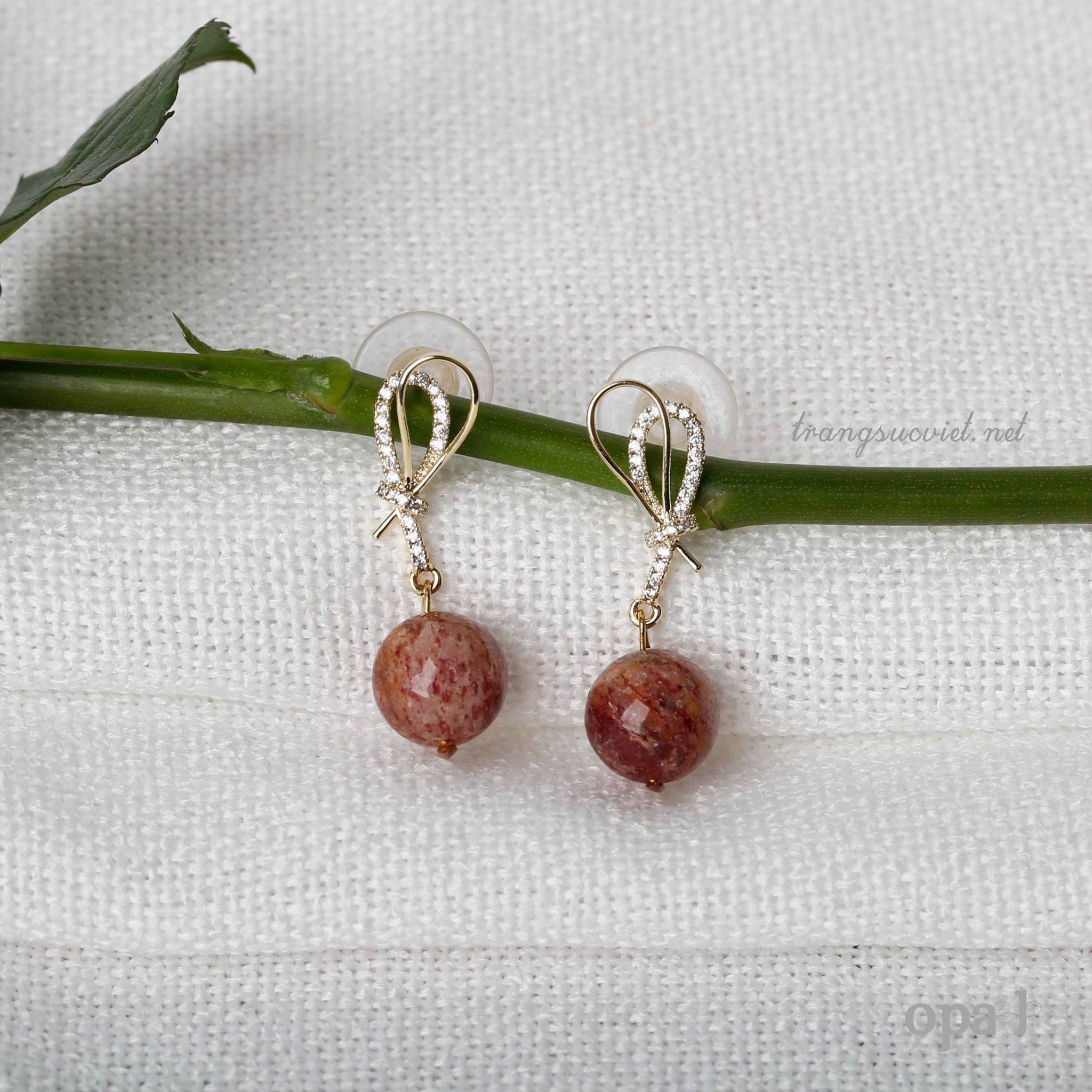  Hoa tai bạc đính đá, vẻ đẹp khác biệt 