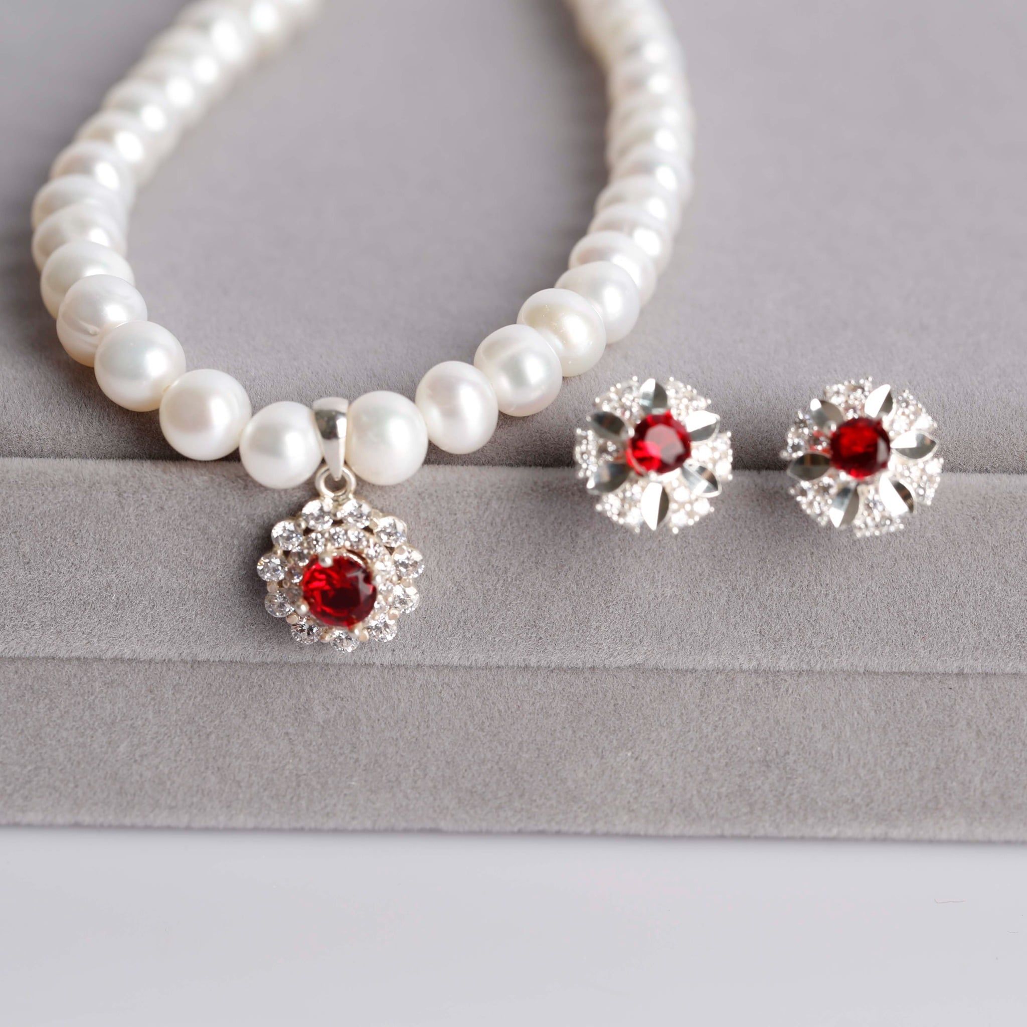  Hoa tai bạc đính đá Ross  đỏ may mắn 