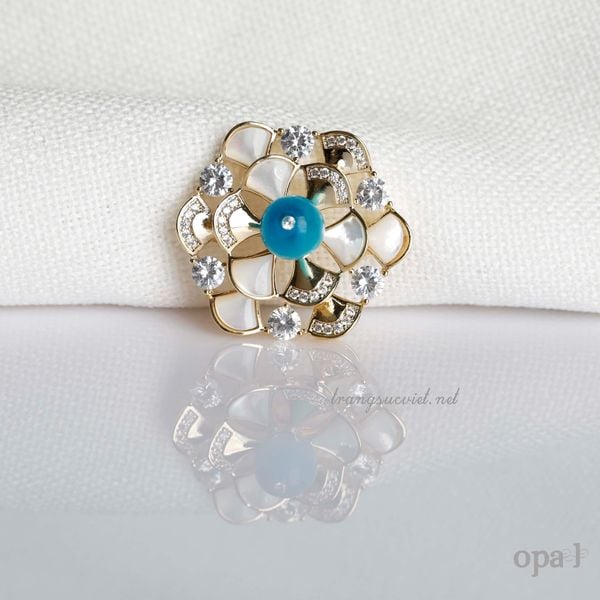  “Quà tặng tri ân, Cài áo tinh tế ánh xà cừ 