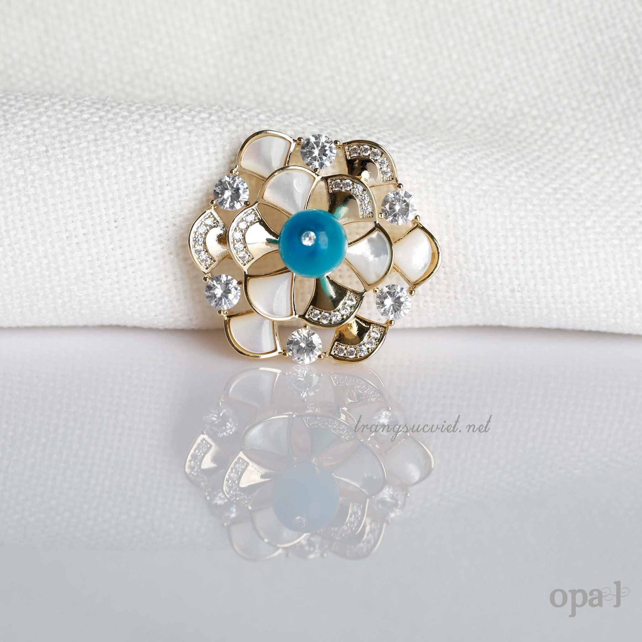  “Quà tặng tri ân, Cài áo tinh tế ánh xà cừ 