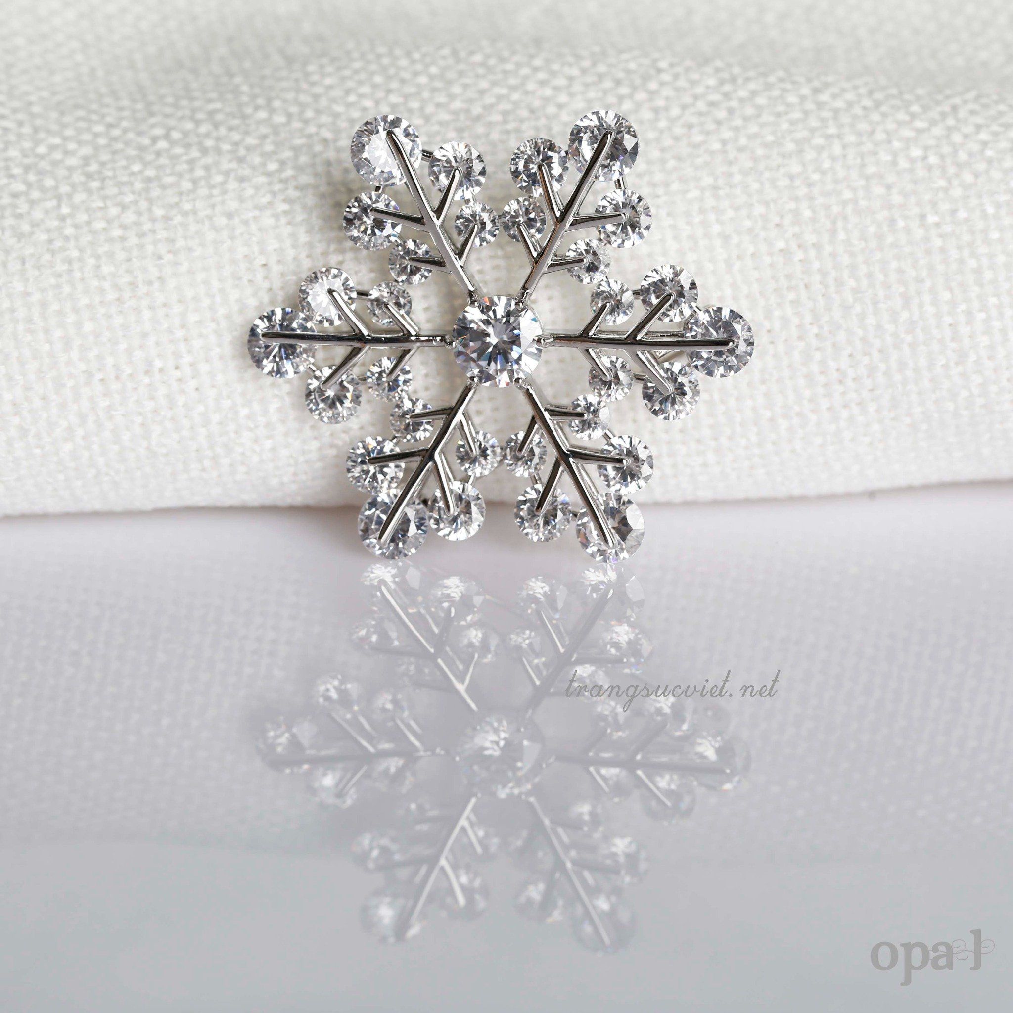  “Quà tặng tri ân, Cài áo tinh tế đính đá 