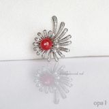  “Quà tặng tri ân, Cài áo tinh tế đính đá 