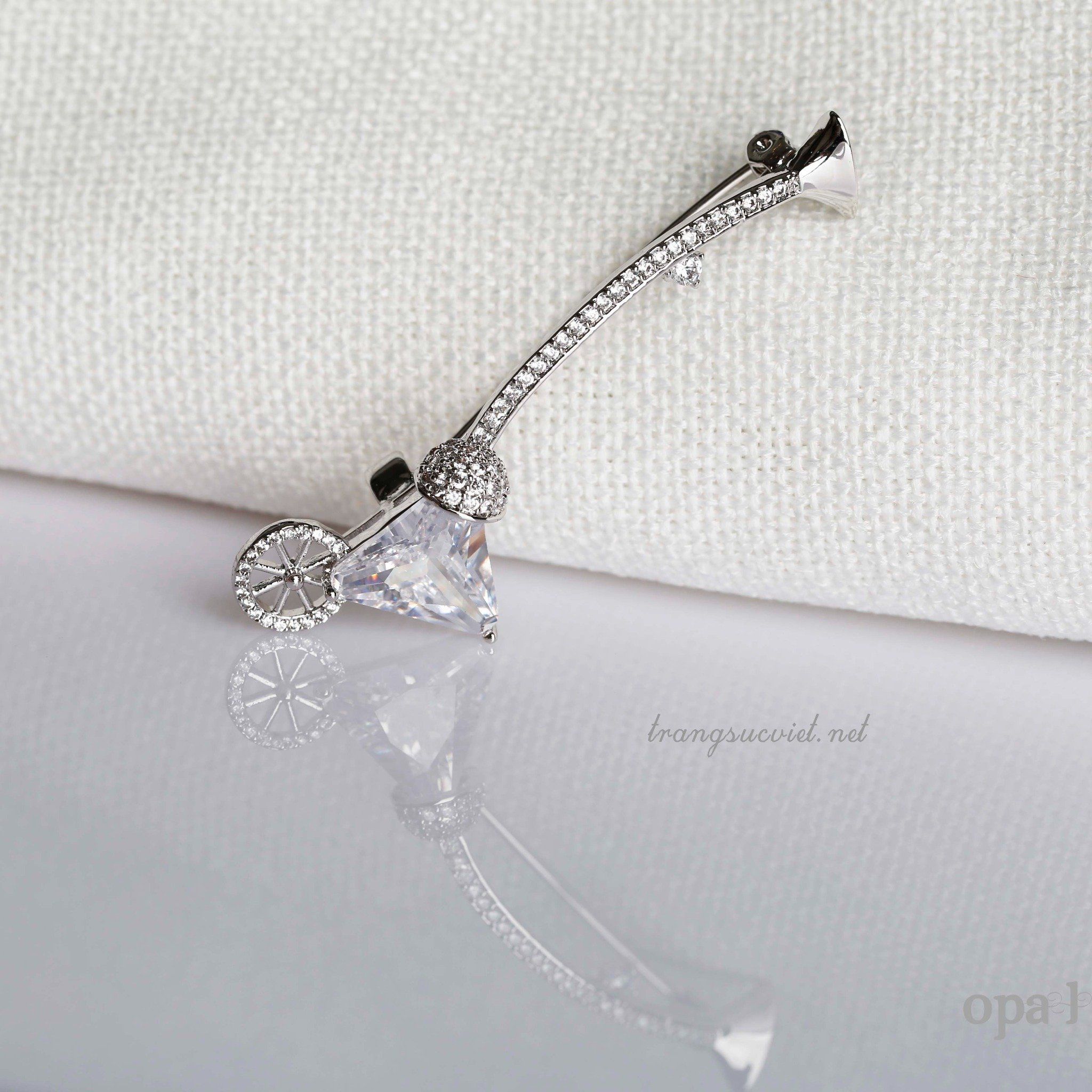  “Quà tặng tri ân, Cài áo tinh tế đính đá 