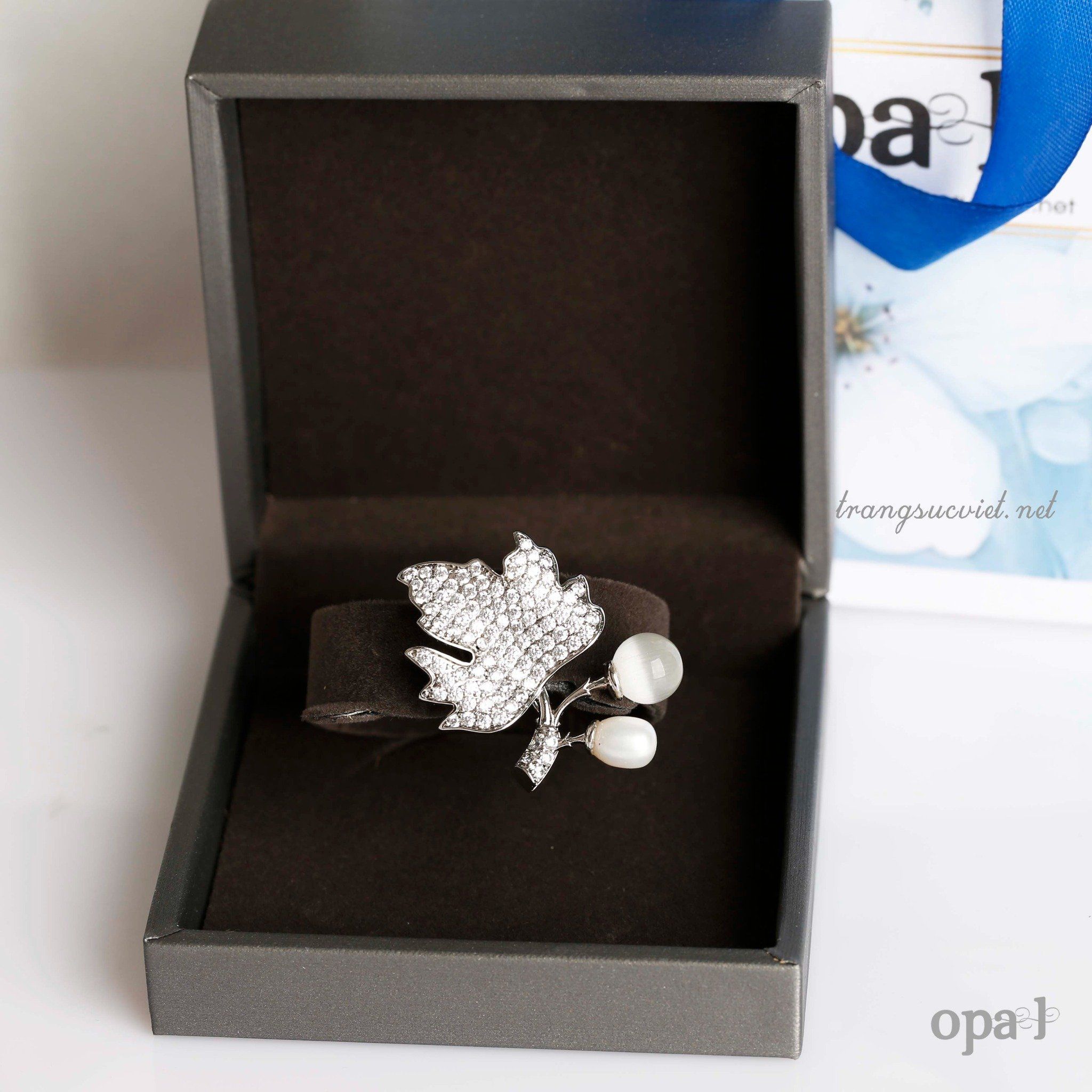  “Quà tặng tri ân, Cài áo tinh tế đính đá 