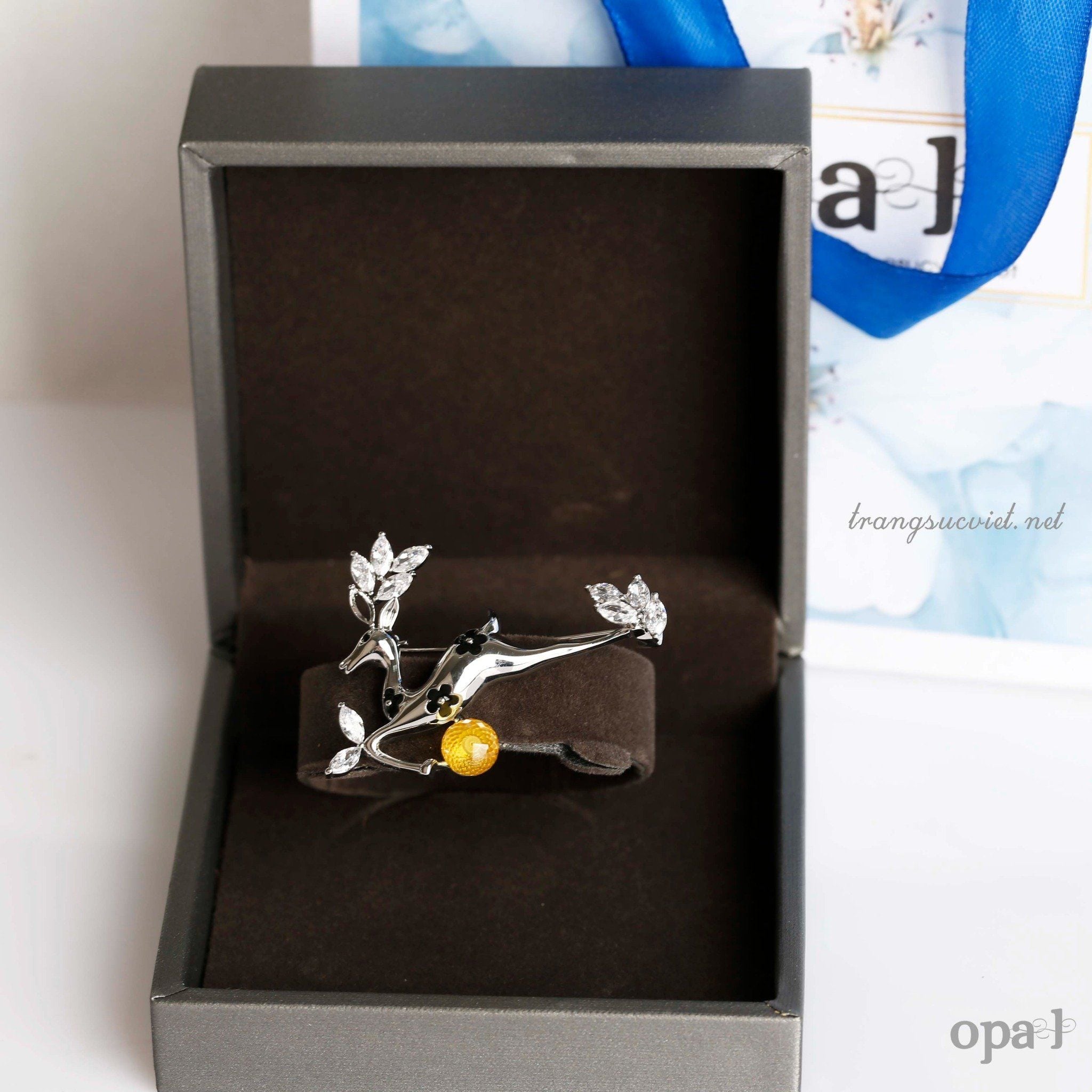  “Quà tặng tri ân, Cài áo tinh tế đính đá 