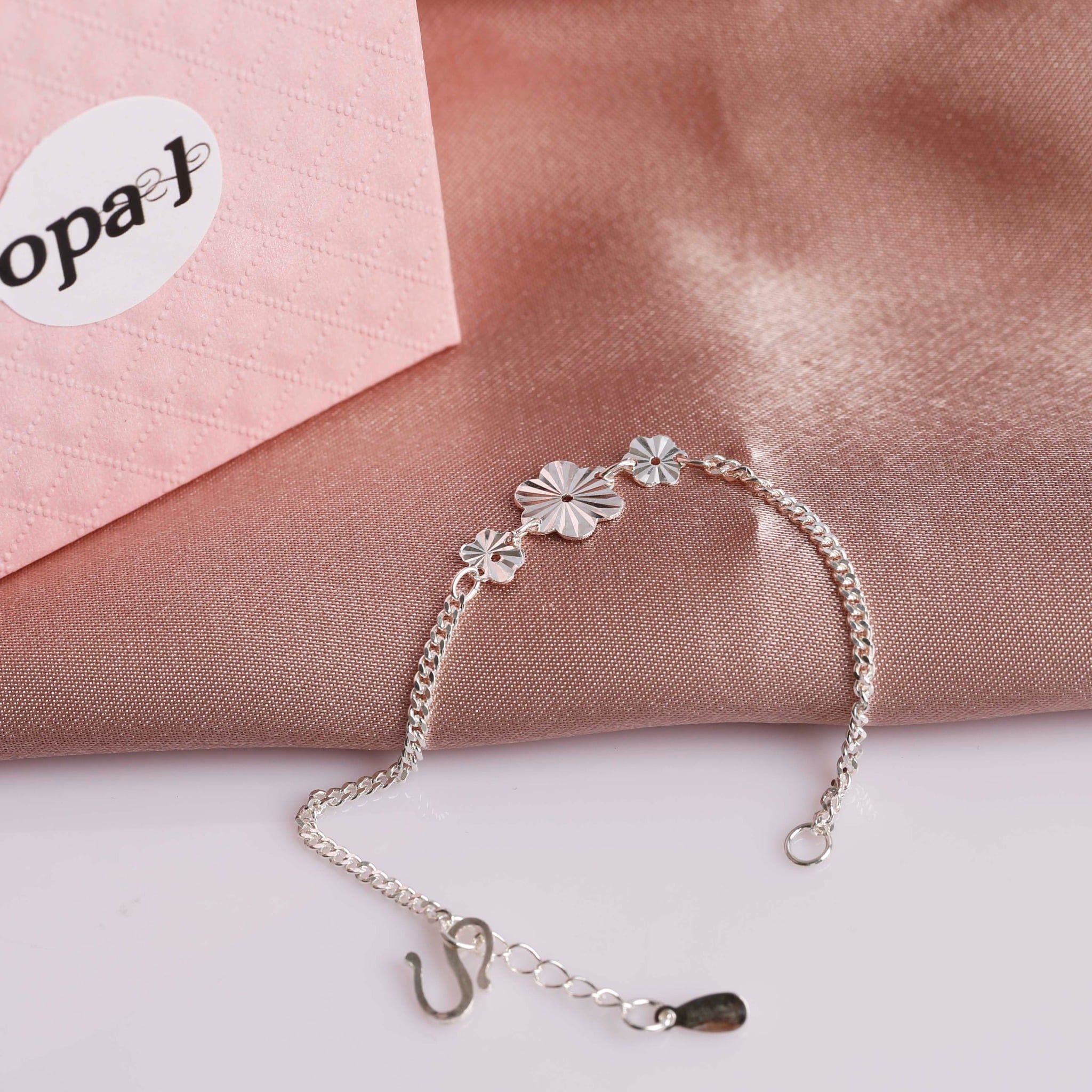  Lắc tay bạc dành cho em bé- Món quà nhỏ, yêu thương lớn 