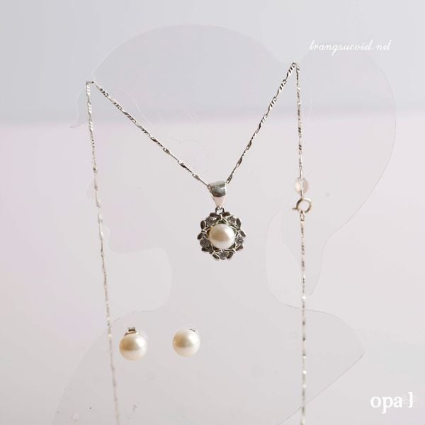  Set  dây  chuyền bạc, mặt ngọc trai và hoa tai ngọc trai đính đá 