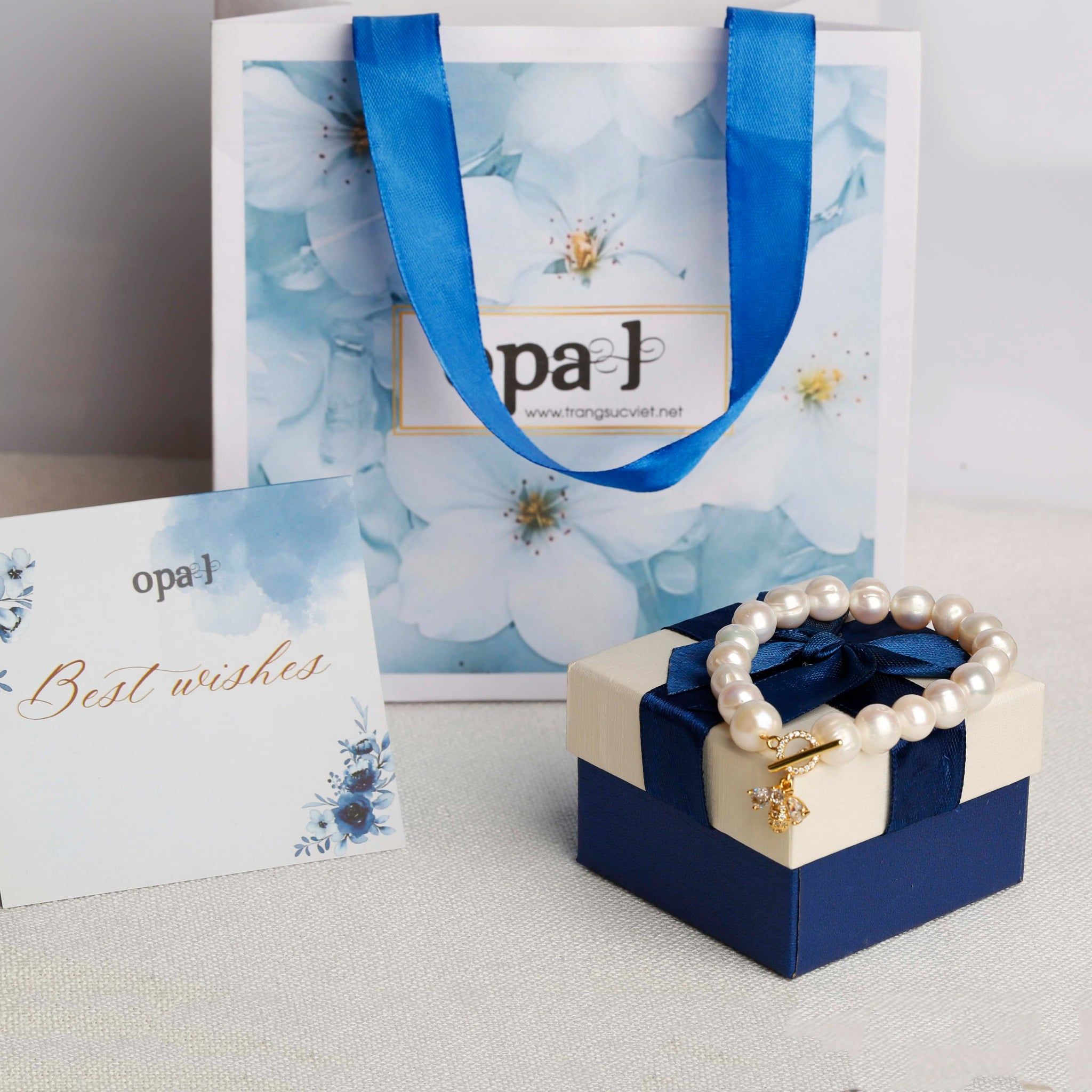  Vòng tay ngọc trai trắng tròn 9 ly khóa ong 