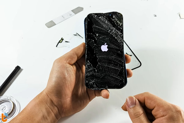 Ảnh minh họa Thay cảm ứng iPhone 14 Pro Max: Dấu hiệu nhận biết và Giá khắc phục lỗi bao nhiêu? 3