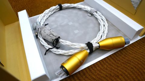 Dây nguồn Crystal Cable Infinity Limited Edition