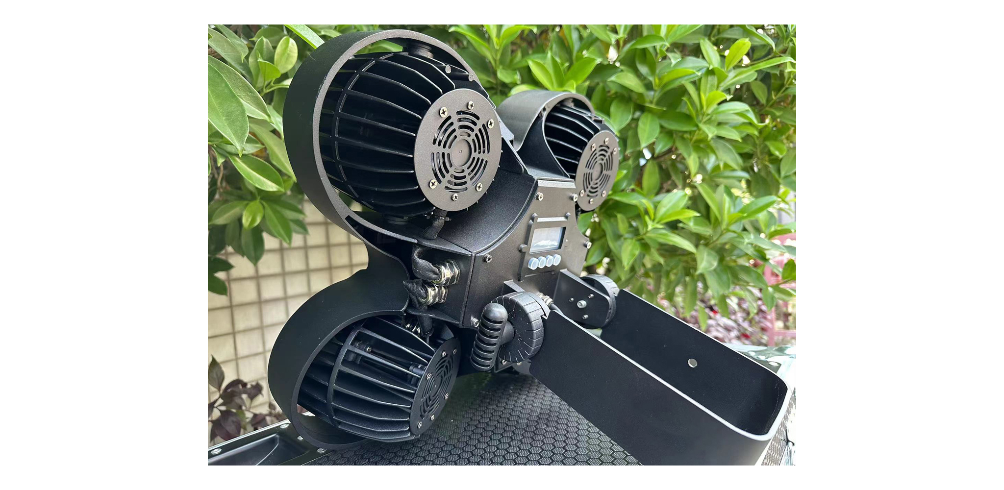 Ảnh minh họa Đèn Blinder 4 mắt Mitek & HBK Blinder 4 IP 2