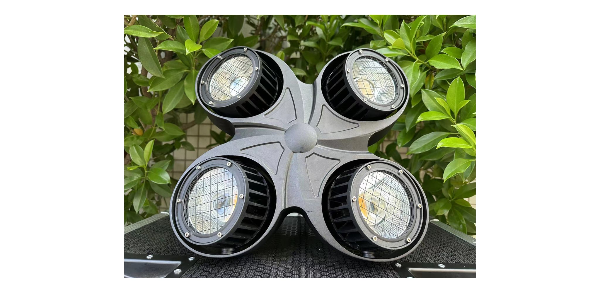 Đèn Blinder 4 mắt Mitek & HBK Blinder 4 IP