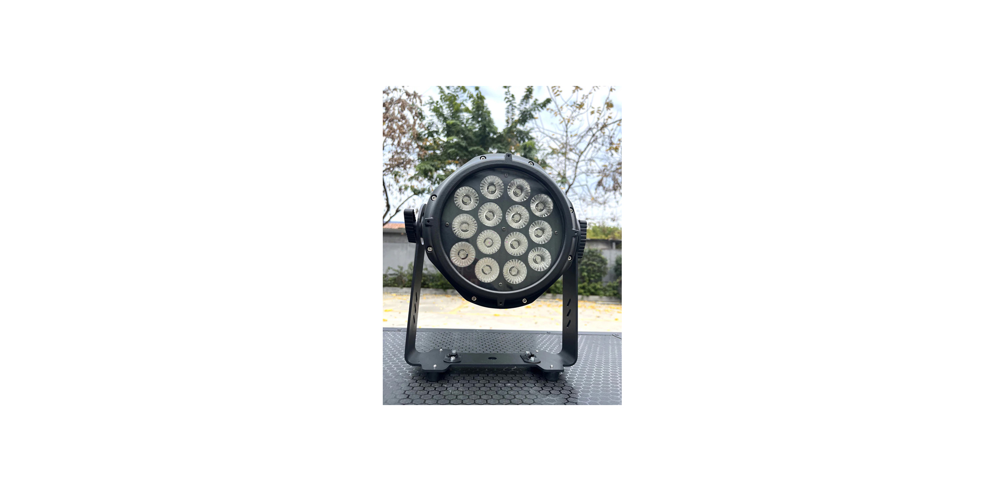Ảnh minh họa Đèn Par LED Chống nước Mitek & HBK Par 1415 IP 1