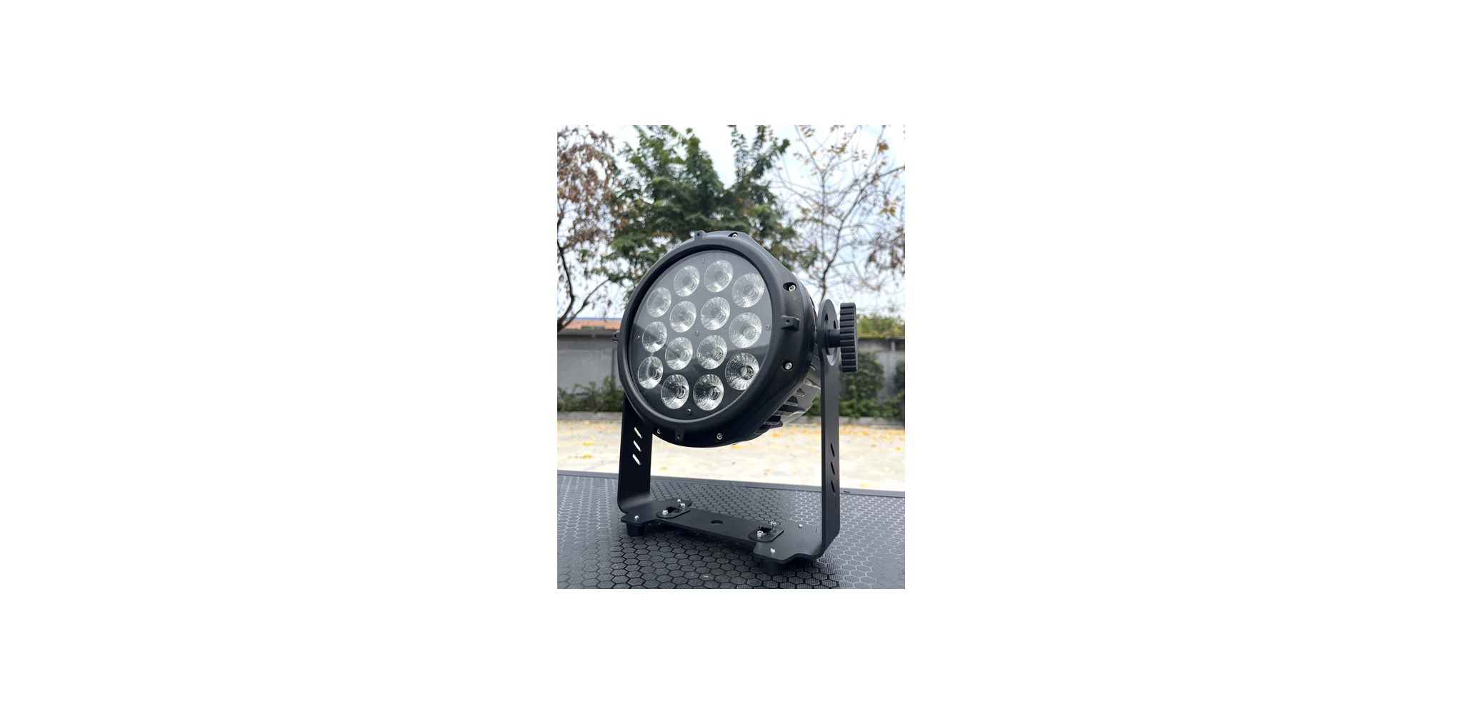 Ảnh minh họa Đèn Par LED Chống nước Mitek & HBK Par 1415 IP 2