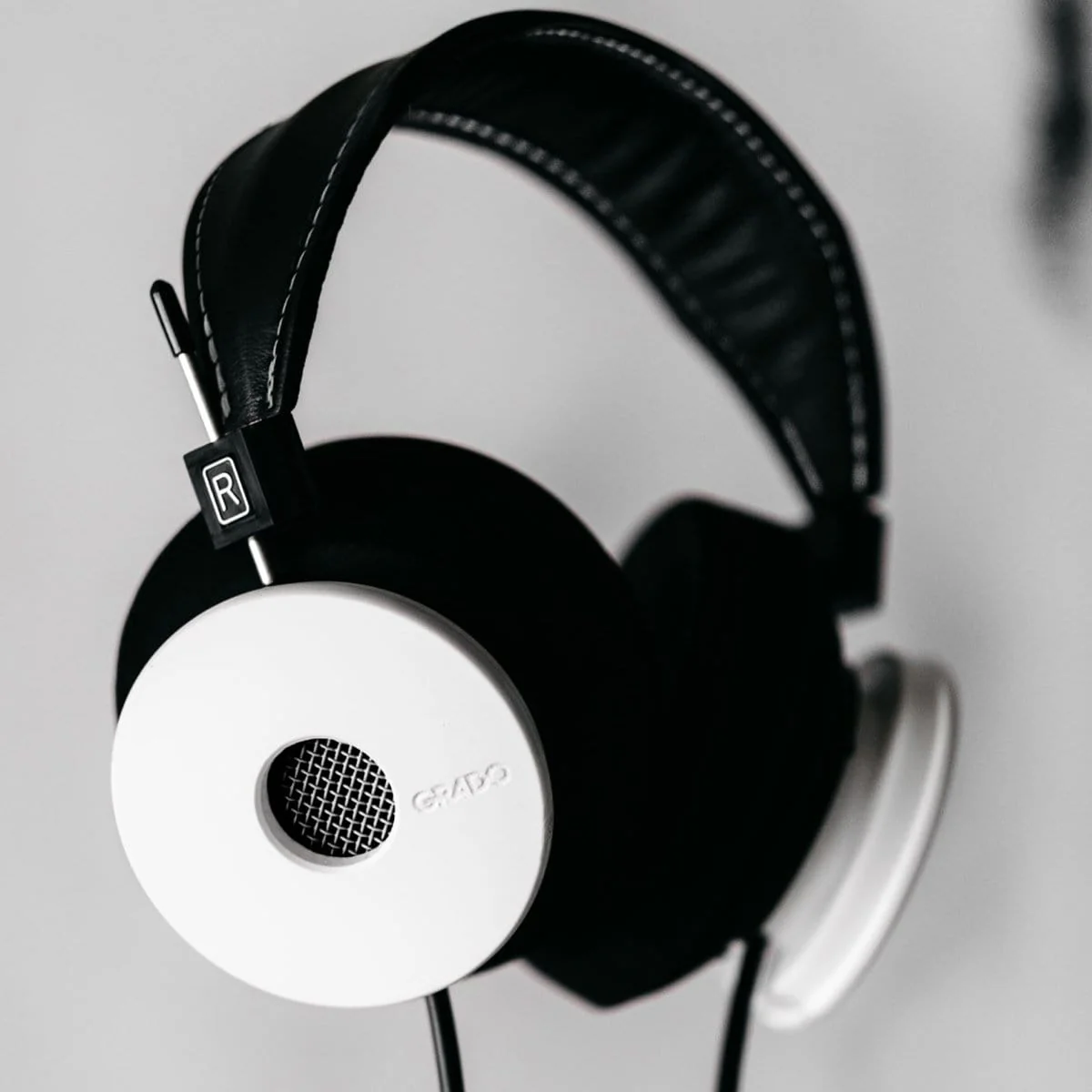 Ảnh minh họa Grado White LTD 2
