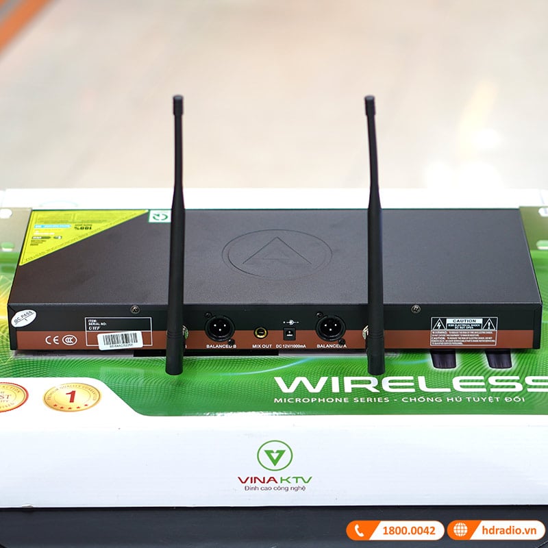 Ảnh minh họa Micro không dây VinaKTV S500 Plus, Cảm Biến Tự Ngắt, Có Khả Năng Dò Sóng Sạch 3
