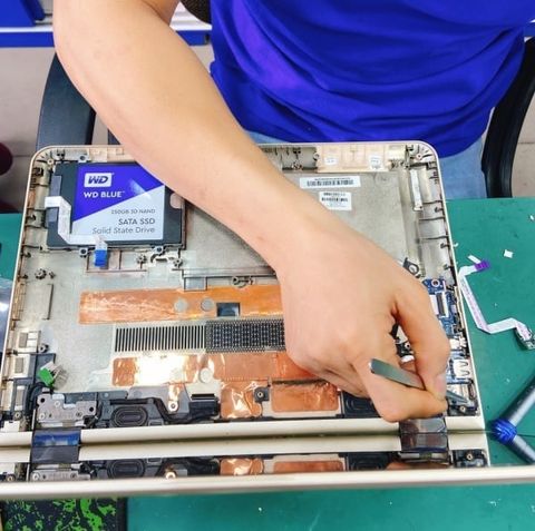 Khắc phục lỗi Macbook Pro 2020 Không Nhận Sạc