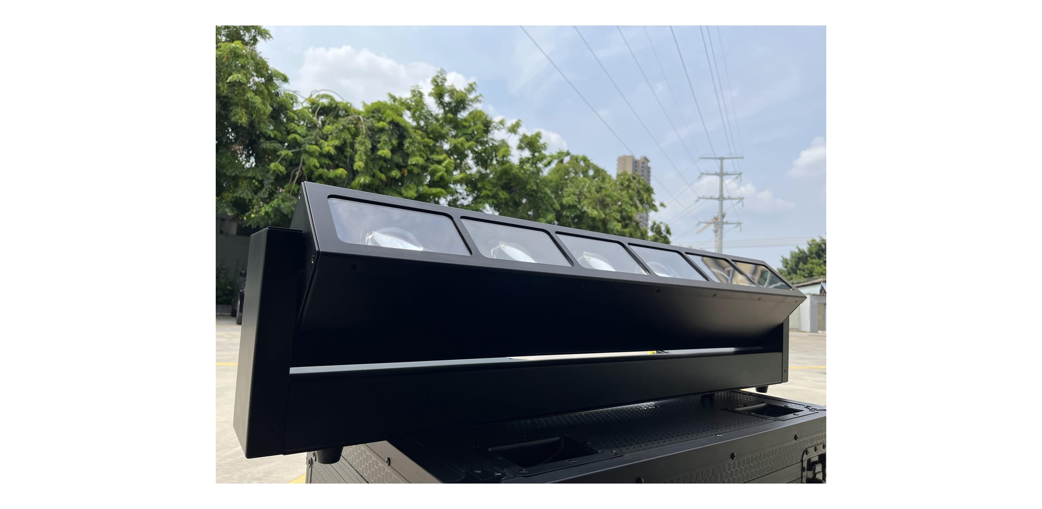 Ảnh minh họa LED Moving Bar Lights Mitek & HBK Shar Bar T6 1