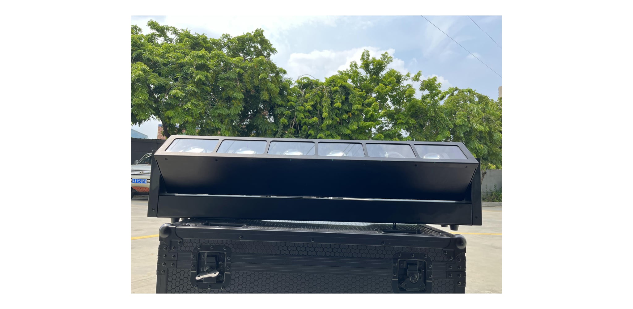 Ảnh minh họa LED Moving Bar Lights Mitek & HBK Shar Bar T6 2