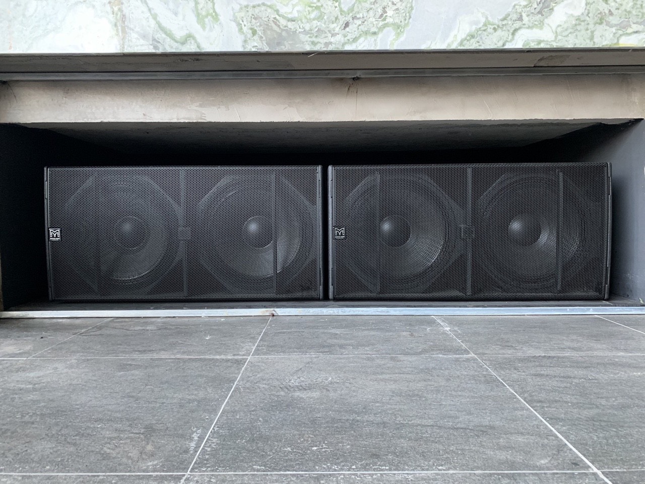 Ảnh minh họa LOA SUB MARTIN BLACKLINE X218 1