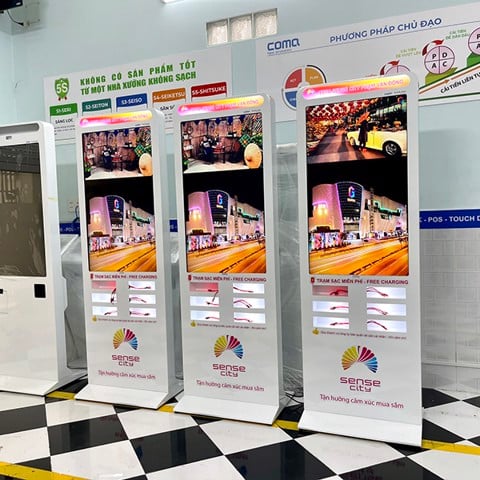 Ảnh minh họa Máy KIOSK quảng cáo COMQ Q-Kiosk 43A PBC - 43'' có trạm sạc pin 1