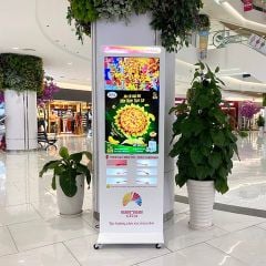  Máy KIOSK quảng cáo COMQ Q-Kiosk 43A PBC - 43'' có trạm sạc pin 