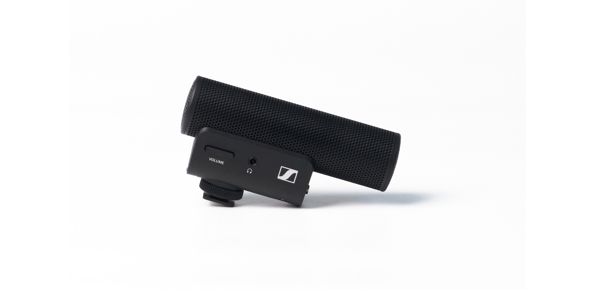Ảnh minh họa MKE 400 Sennheiser Micro định hướng trên máy ảnh 3