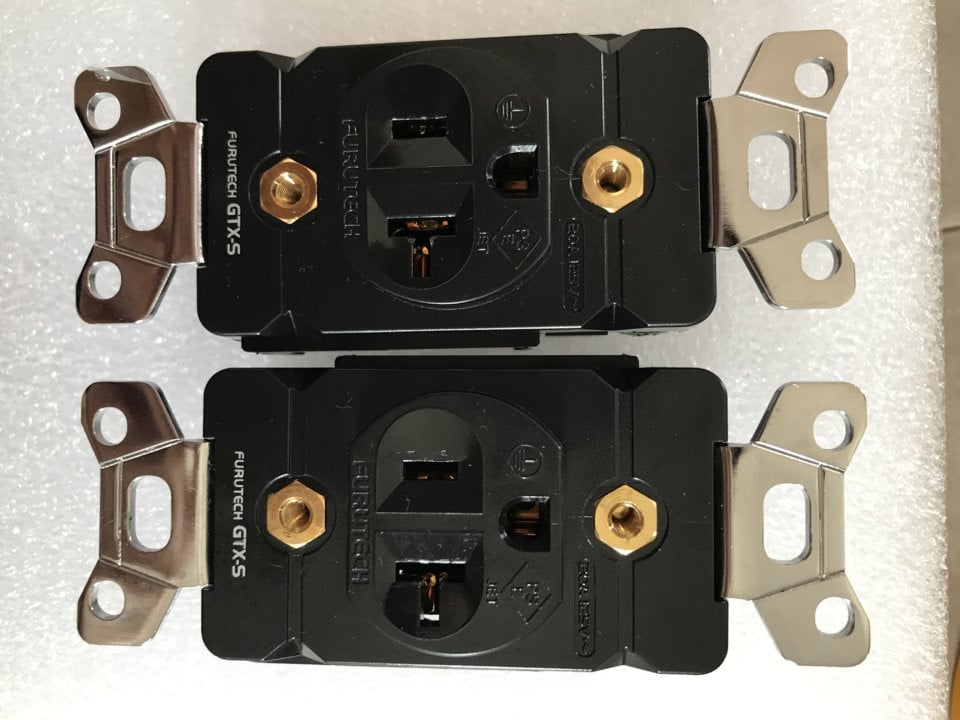 Ổ cắm điện Furutech GTX-S Gold