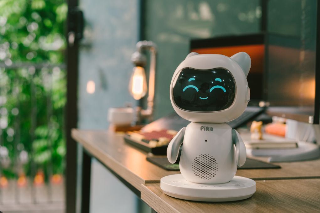 Ảnh minh họa Robot thông minh học tiếng anh Pika PK01 2