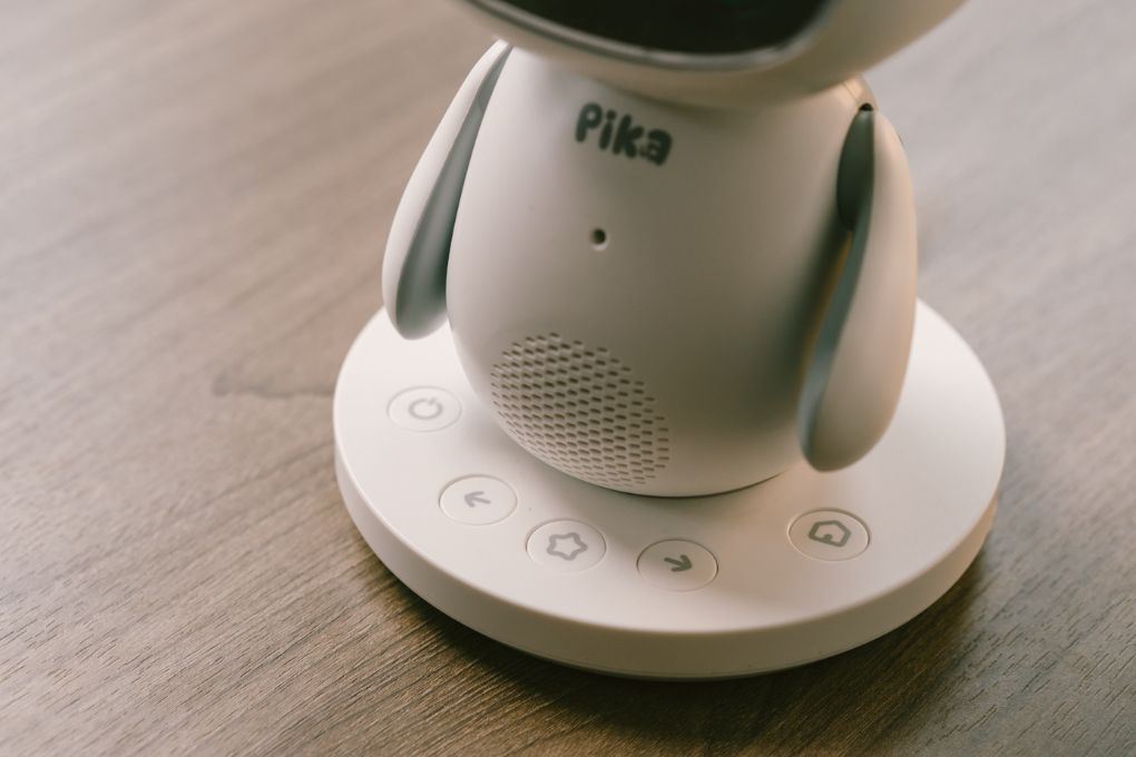 Ảnh minh họa Robot thông minh học tiếng anh Pika PK01 3