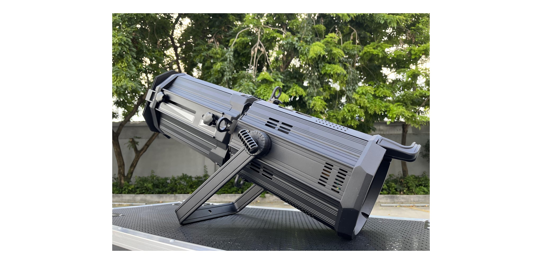 Ảnh minh họa Static Lights Mitek&HBK 300W Profile Zoom - RGBW 1