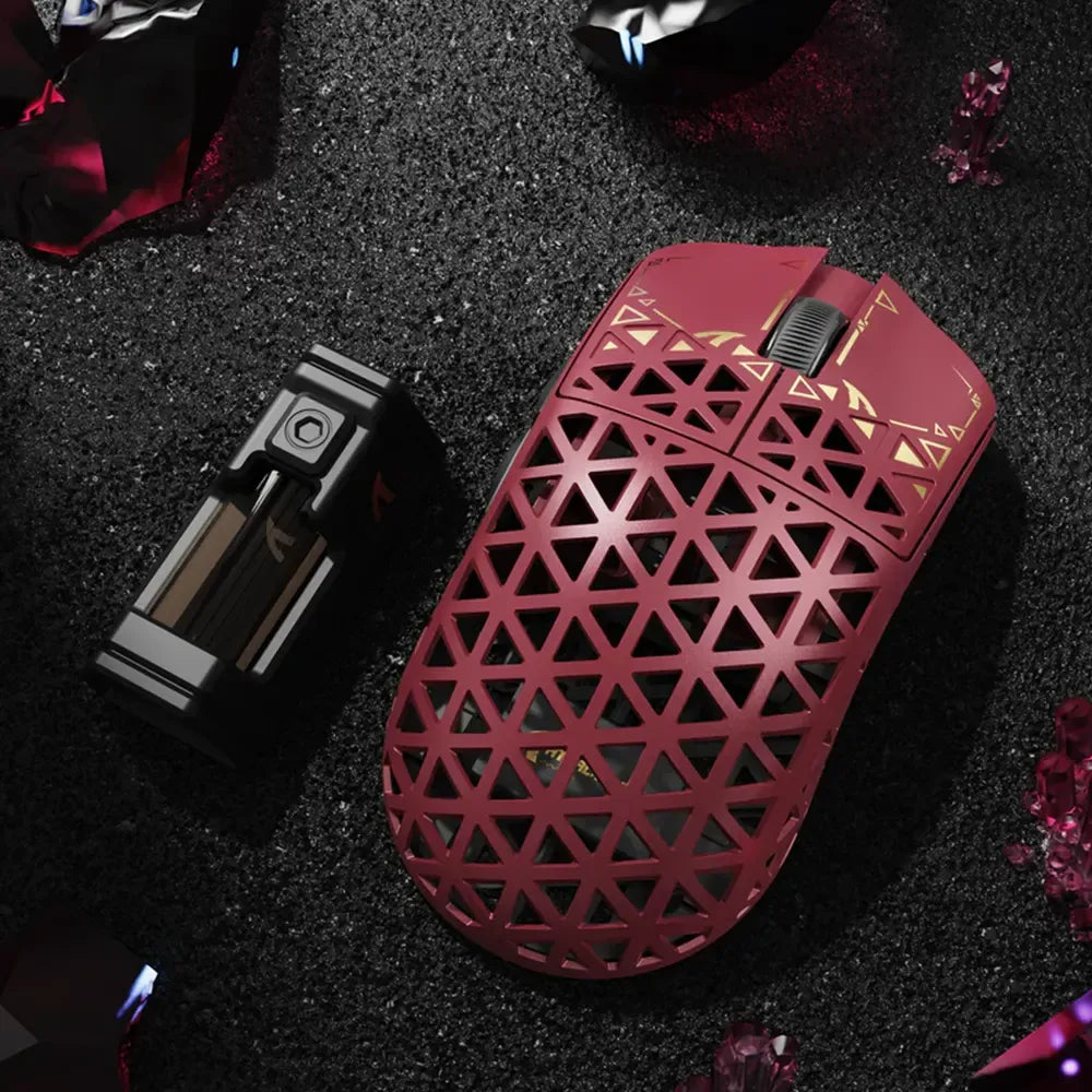 Ảnh minh họa Chuột Gaming Attack Shark R5 Ultra Sợi carbon Không dây 8K PAW3950MAX - Đỏ 1