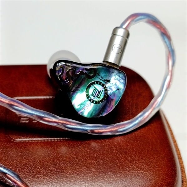 Ảnh minh họa Tai Nghe In Ear JUZEAR DEFIANT 2