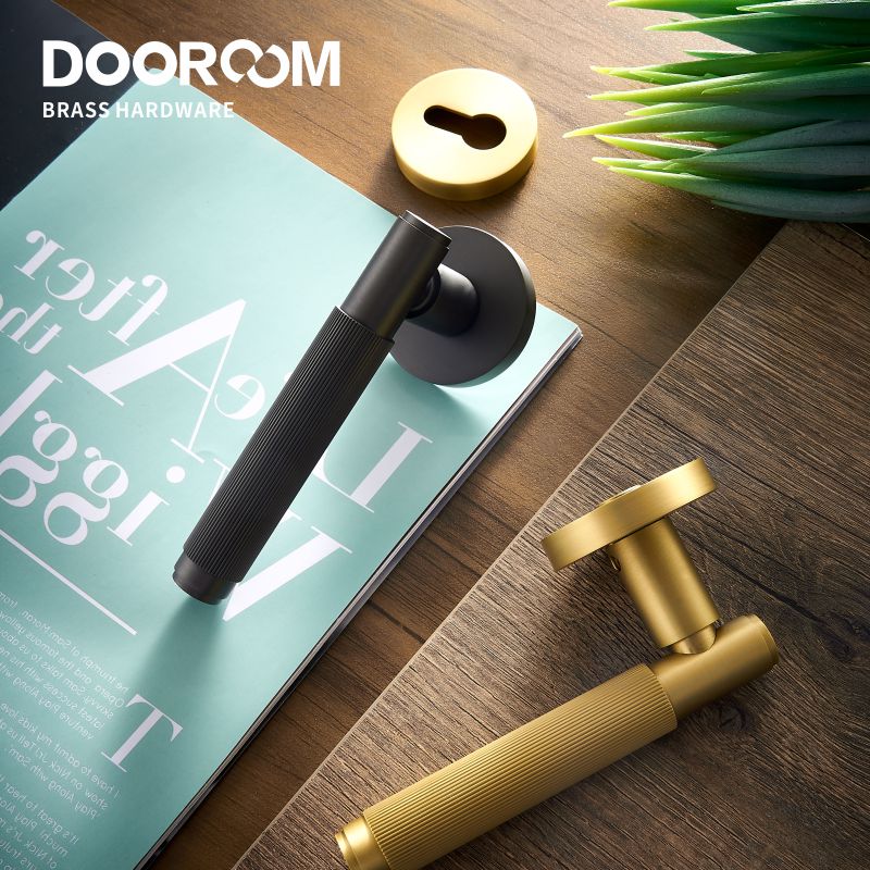 Ảnh minh họa Tay nắm cửa đồng nguyên khối phong cách tối giản Italia DOOROOM 3