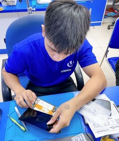 thay cáp sạc iPhone không nhận