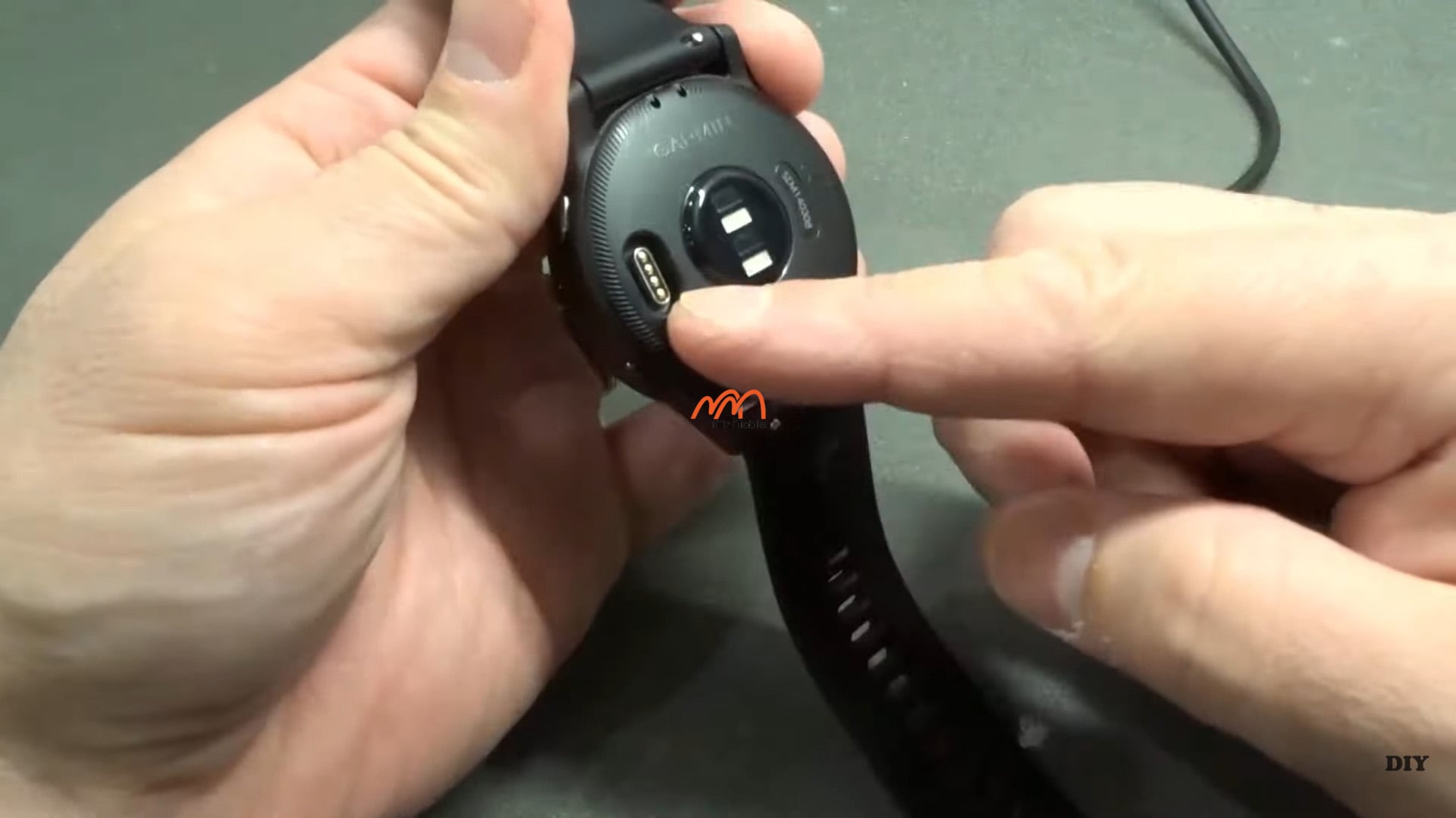 Ảnh minh họa Thay Chân Sạc Garmin Vivoactive 5 1