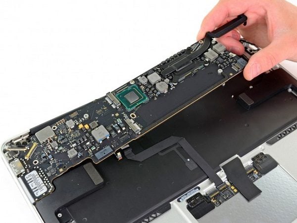 THAY MAINBOARD MACBOOK PRO M2