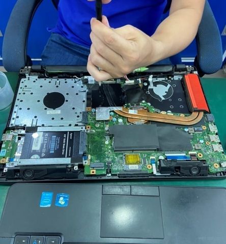 Thay Màn Hình Hp Probook 440 G6 Bị Ám Tím