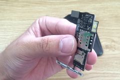  Thay ổ sim iPhone 7 Plus 