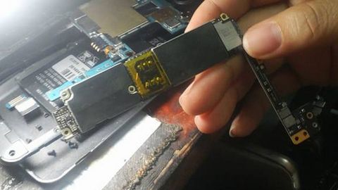 Thay ổ sim iPhone SE